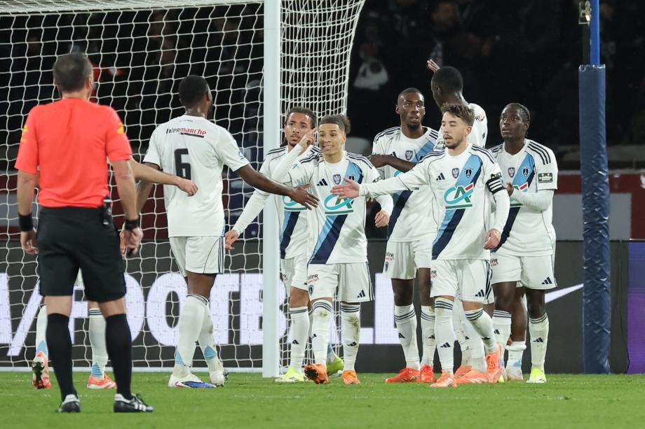 [图]登贝莱失单刀 大巴黎0-1巴黎FC止步法国杯32强